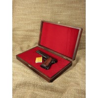 Модель Пистолет Кольт-45 с деревянными накладками, 1911 года (в футляре)