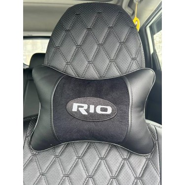 Подушка на подголовник KIA RIO (из экокожи с черным велюром) Подушка на подголовник KIA RIO (из экокожи с черным велюром)