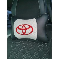 Подушка на подголовник TOYOTA (из экокожи c белой вставкой)