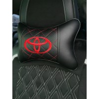 Подушка на подголовник TOYOTA (из экокожи c красной прошивкой)