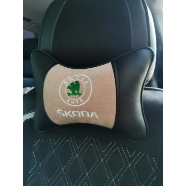 Подушка на подголовник Skoda (из экокожи с бежевым велюром) Подушка на подголовник Skoda (из экокожи с бежевым велюром)