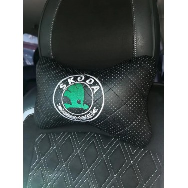 Подушка на подголовник Skoda (из экокожи с черной прошивкой) Подушка на подголовник Skoda (из экокожи с черной прошивкой)