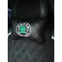 Подушка на подголовник Skoda (из экокожи с красной прошивкой)