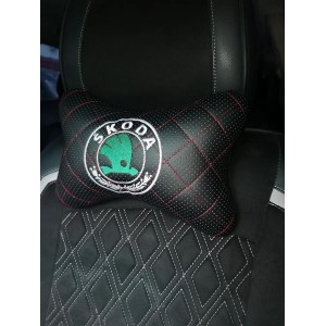 Подушка на подголовник Skoda (из экокожи с красной прошивкой)