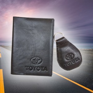 Подарочный набор Toyota: обложка для автодокументов и брелок