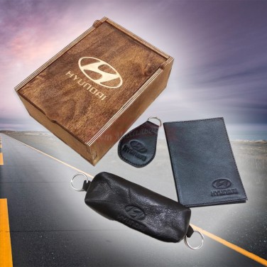Подарочный набор Hyundai: брелок, ключница и обложка для автодокументов