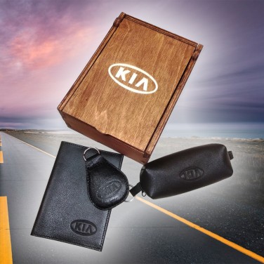 Подарочный набор Kia: брелок, ключница и обложка для автодокументов