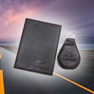Подарочный набор Chevrolet: брелок и обложка для автодокументов