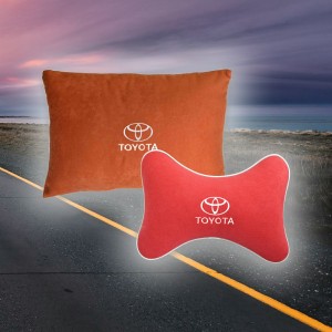 Малый подарочный комплект подушек Toyota (из красного велюра)