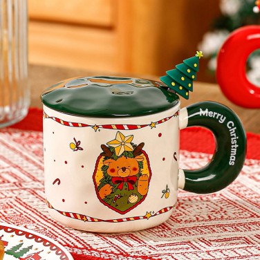 Кружка с крышкой Медведь под ёлочкой