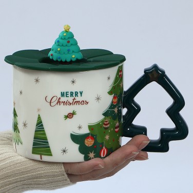 Кружка с крышкой Нарядная ель