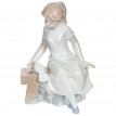 Фигурка Девочка с голубем