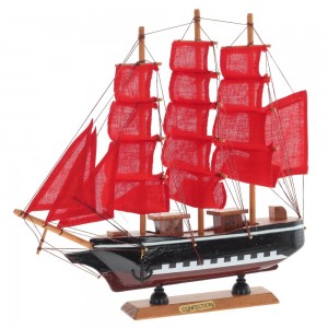 Модель корабля Confection (красные паруса)