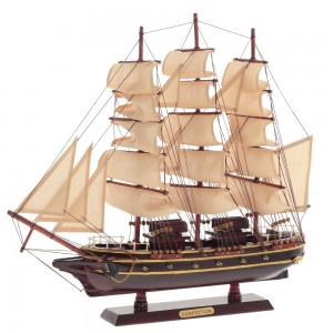 Модель корабля Confection (кремовые паруса)