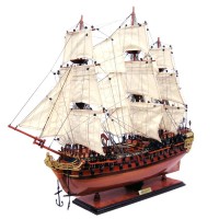 Модель парусника HMS Bellona, Англия Модель парусника HMS Bellona, Англия