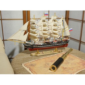 Модель корабля Знаменитый Крузенштерн