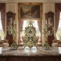 Часы каминные с маятником с канделябрами Корси Часы каминные с маятником с канделябрами Корси