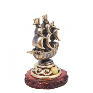 Фигурка Бригантина (янтарь)