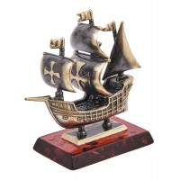 Фигурка Каравелла (янтарь) Фигурка Каравелла (янтарь)