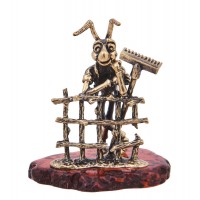 Фигурка Кузнечик - огородник (янтарь) Фигурка Кузнечик - огородник (янтарь)