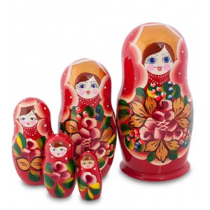 Матрешка Аксиния с ягодами