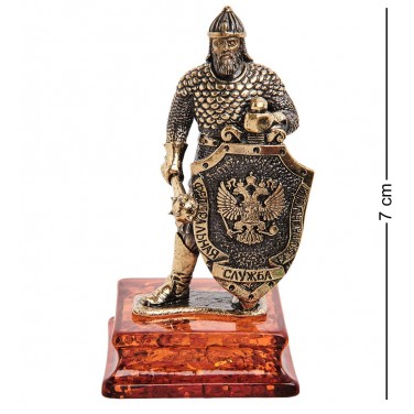 Фигурка Славянский воин во щитом и булавой (янтарь)