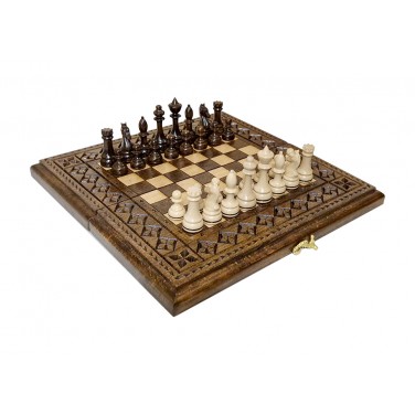 Резные шахматы и нарды Ход королевы