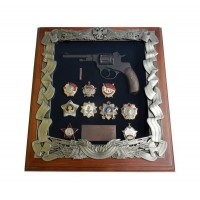 Панно с пистолетом Наган и наградами СССР Панно с пистолетом Наган и наградами СССР