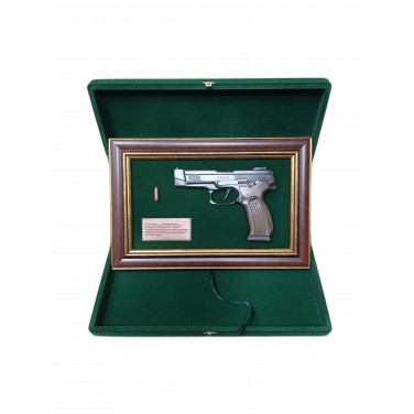 Панно с пистолетом Ярыгина (в футляре)