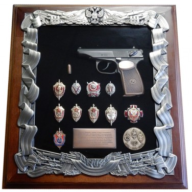 Панно с пистолетом Макарова и знаками ФСБ