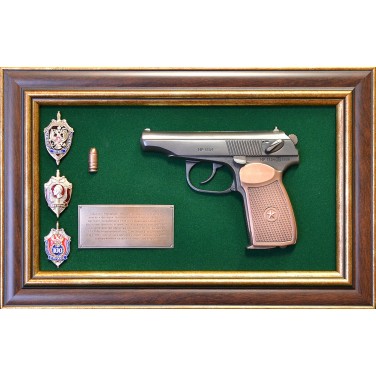 Панно с пистолетом Макаров (со знаками ФСБ)