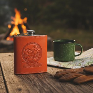 Фляга походная Охота в горах (из натуральной кожи)