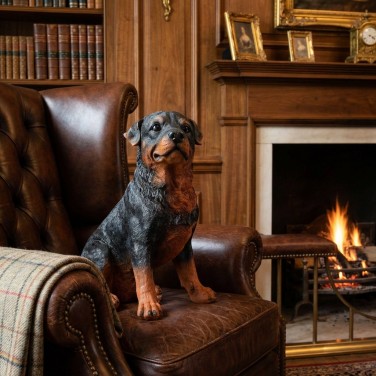 Фигурка Молодой ротвейлер